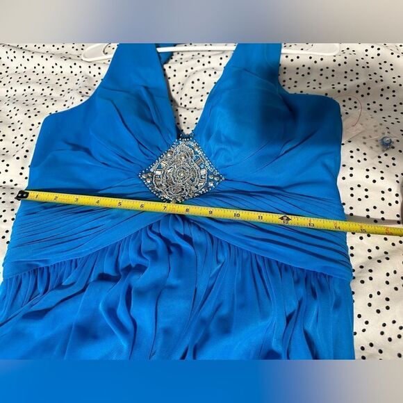 Decode 1.8 turquoise beaded beautiful gown - Picture 6 of 8